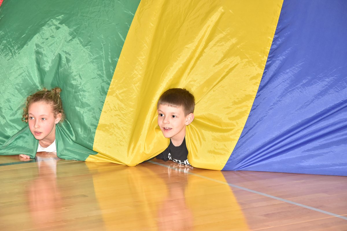 Tarkio students keep the parachute routine alive - Farmer Publishing