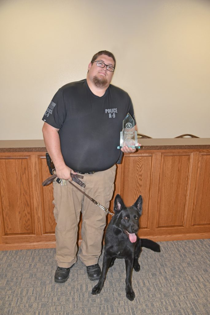 Tarkio Officer Dorrel and K9 Hemi earn Master Tracker award - Farmer ...